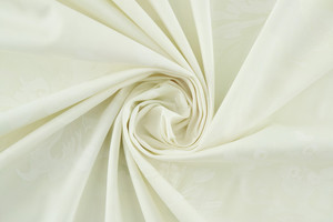 Rasatello di cotone panna a fiori tono su tono