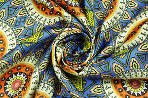 Raso leggero di viscosa stampa geometrica etnica