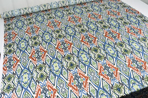 Raso leggero di viscosa stampa etnica blu