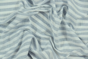 Cotone effetto stropicciato bianco a righe azzurro chiaro