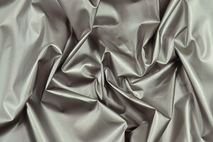 Tessuto leggero spalmato grigio-lilla metallizzato