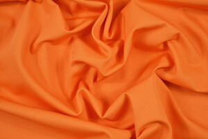 Tessuto twill in acetato, al tatto del tutto simile al cotone, colore arancione, particolarmente adatto per la creazione di pantaloni e gonne ampie, abiti, ecc..

Di mano fresca e asciutta. 

 

Composizione: 100%ACETATO

Altezza: 153 cm

Altezza utile: 150 cm

Peso al metro lineare: 320 g