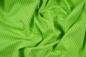 Popeline da camiceria in puro cotone verde a quadri bianchi