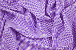 Popeline da camiceria in puro cotone bianco a quadri viola