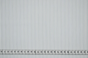Popeline misto cotone stretch bianco a righe grigie