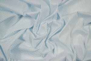Popeline misto cotone stretch bianco a righe azzurre