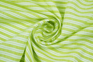 Puro lino a righe in bianco e verde pistacchio tinto filo