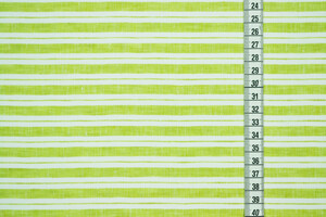 Puro lino a righe in bianco e verde pistacchio tinto filo
