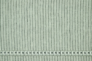 Puro lino a righe in bianco e nero tinto filo