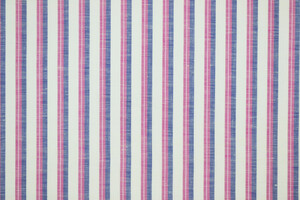 Tela leggera in lino e cotone bianco a righe blu e magenta