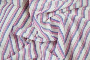 Tela leggera in lino e cotone bianco a righe blu e magenta