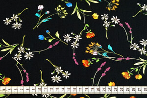 Rasatello di cotone con fantasia florealeRasatello di cotone con fantasia floreale